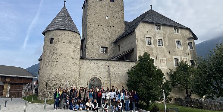 Gruppenfoto der Euregio-Jugendlichen in St. Martin in Thurn im Gadertal
